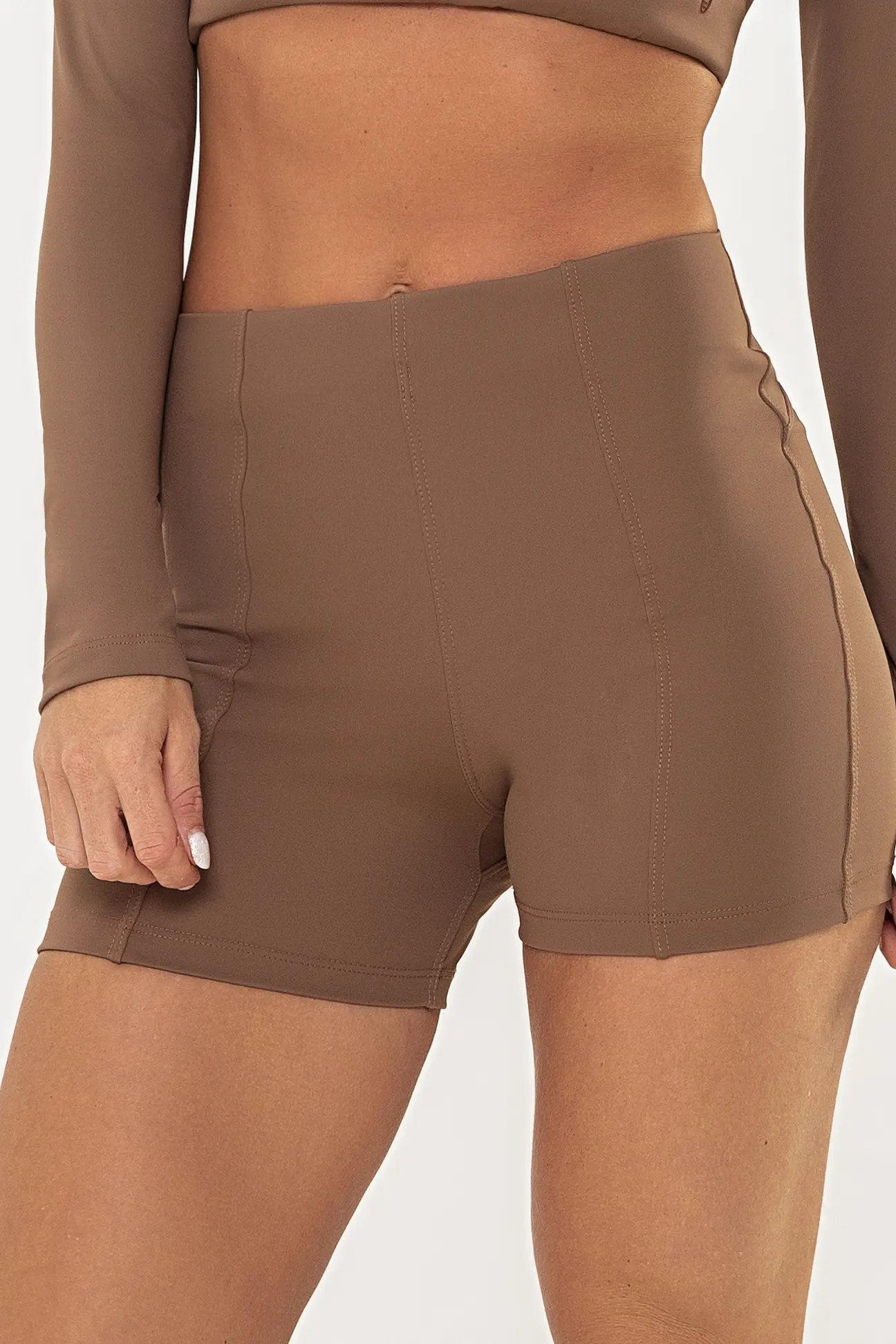 2a116707f7a38c9b351785d7fc39d61d.webp Shorts Jasmim Castanho - Imagem 1