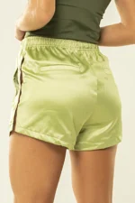 Shorts Dália Pistache Acetinado - Imagem 2